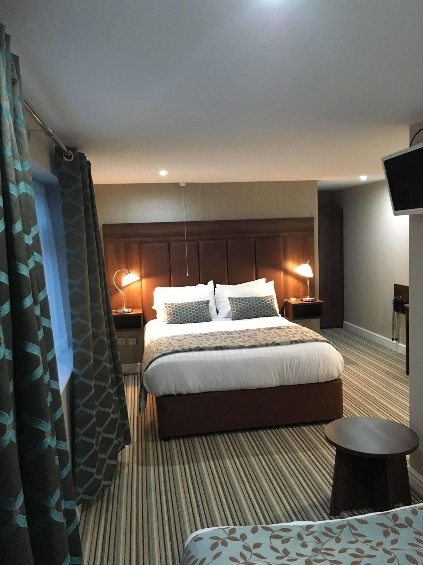 Twin Oaks Hotel เชสเตอร์ฟิลด์ ภายนอก รูปภาพ