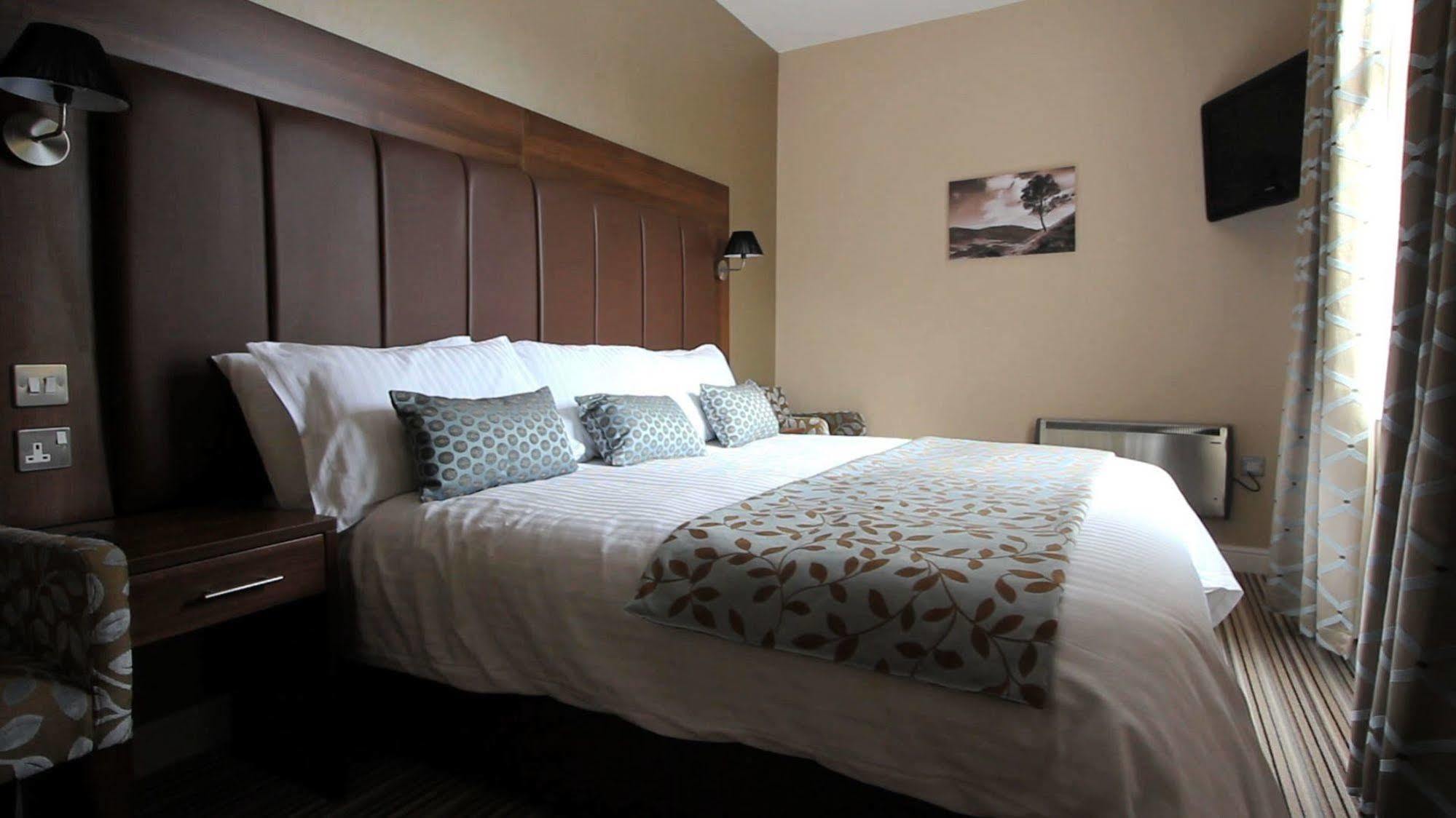 Twin Oaks Hotel เชสเตอร์ฟิลด์ ภายนอก รูปภาพ